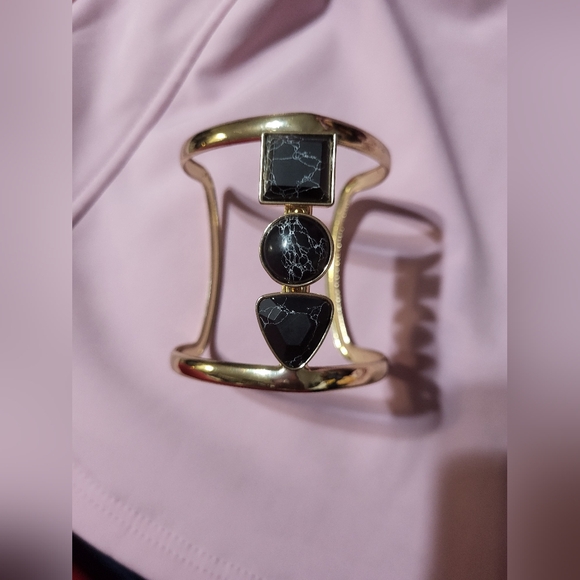 Gold Tone Braclet with black stone - Picture 3 of 5